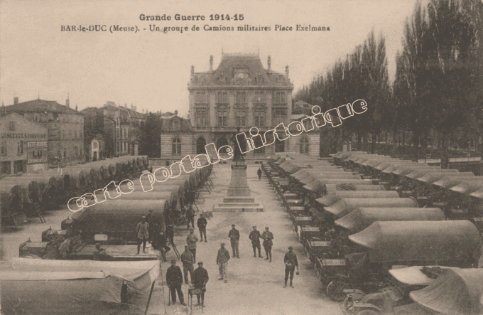 BAR-LE-DUC - Un groupe de Camions militaires Place Exelmans - 1916