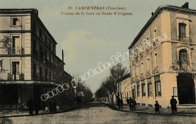 CARPENTRAS - Avenue de la Gare  ou Route d'Avignon - 1913