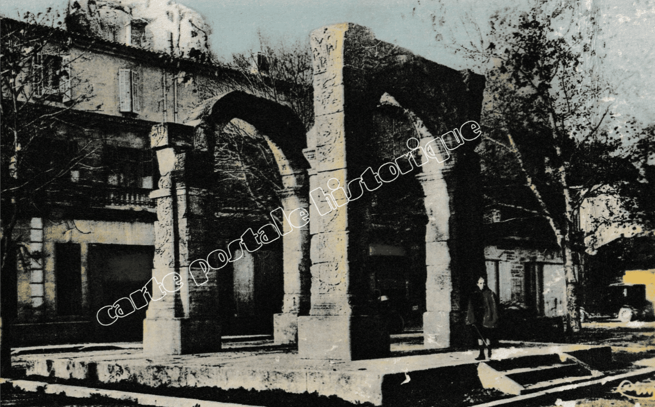 CAVAILLON - Arc de Triomphe - 1943