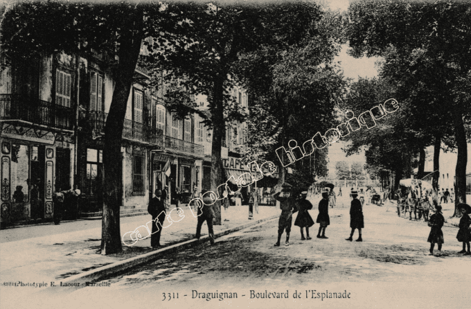 DRAGUIGNAN - Boulevard de l'Esplanade - 1905