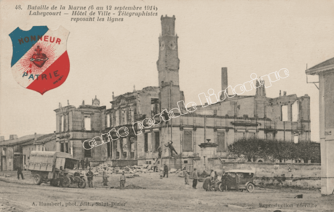 LAHEYCOURT - Hôtel de Ville - Télégraphistes reposant les lignes - 1915