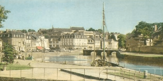 Lannion - La place de la Poste