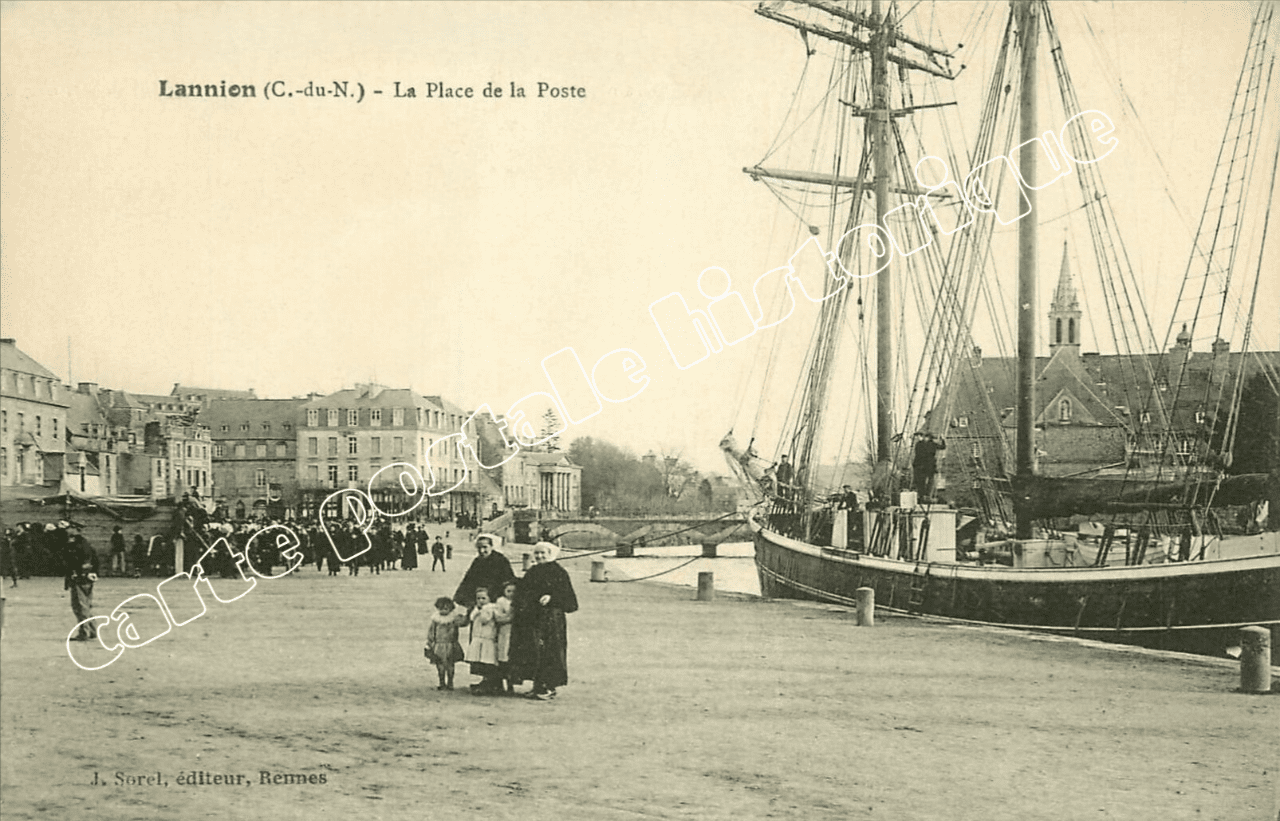 Lannion - La place de la Poste