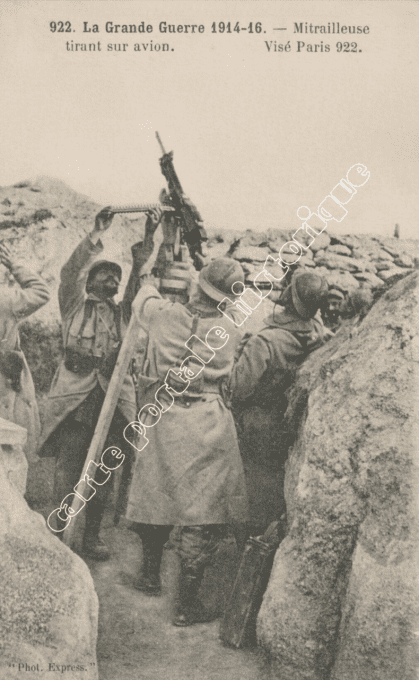 Mitrailleuse tirant sur avion - 1916