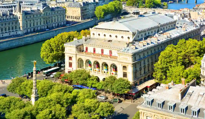PARIS - Place du Chatelet - 2025