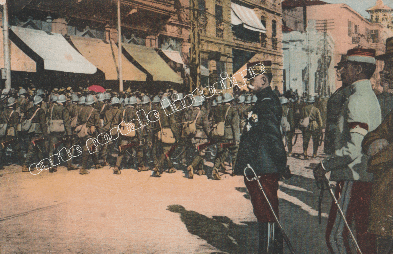 SALONIQUE - Arrivée de Troupes Italiennes - Le Général Sarrail assiste au défilé - 1917 - Grèce